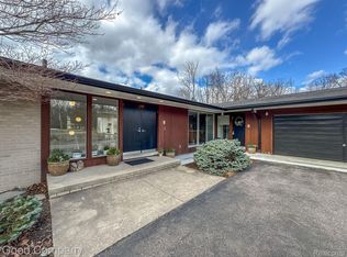 19822 Beverly Rd, Beverly Hills, MI 48025