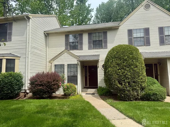 205 Timber Oaks Rd, Edison, NJ 08820