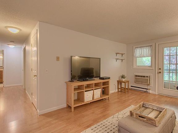 4th image of 95 Heritage Dr #95