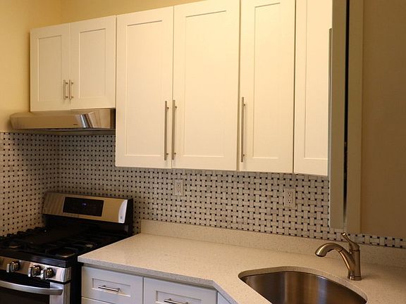 3rd image of 731 Washington Ave #2