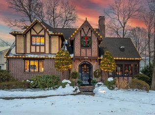 194 Hickory Grove Drive E, Larchmont, NY 10538