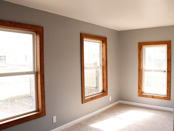 3rd image of 113 S Benton St