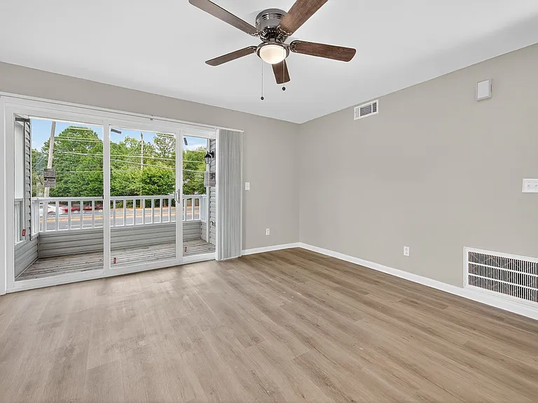 The Grove Apartments — Photo 29