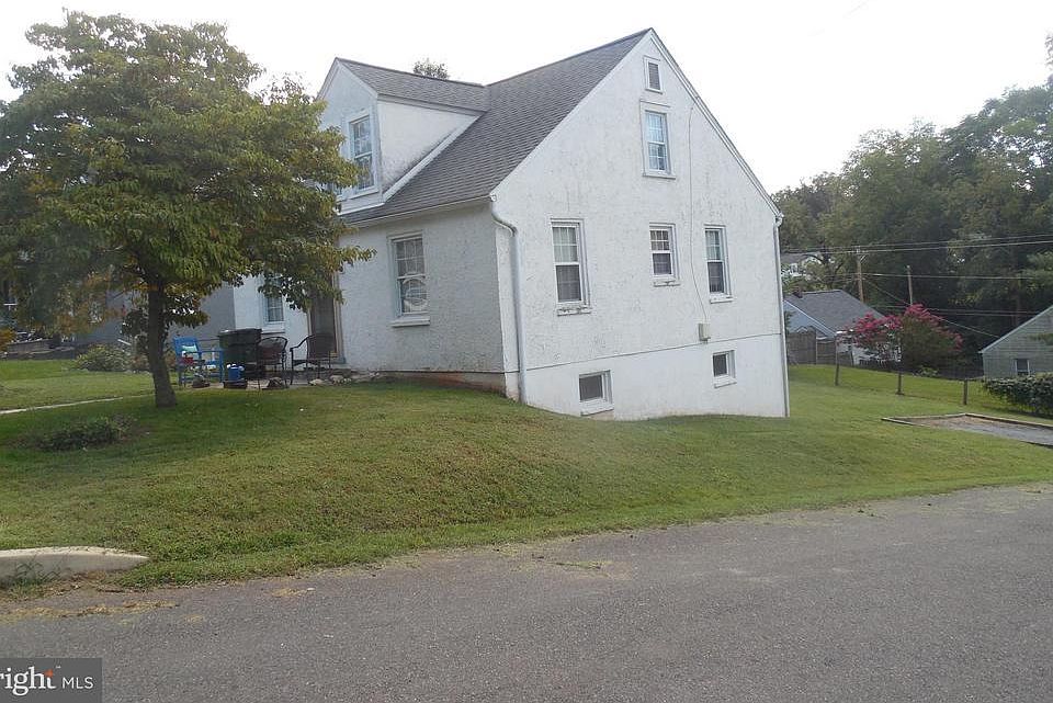 1st image of 327 Park Ave