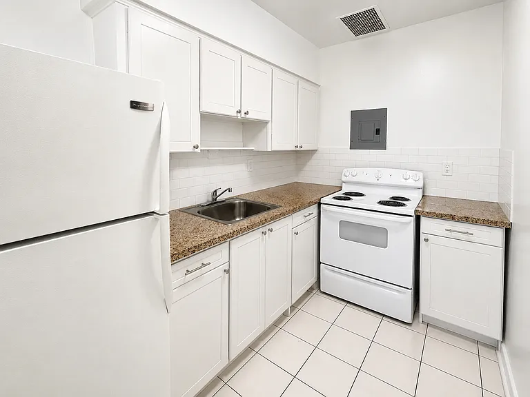 306-314 N Lakeside Ct — Photo 16