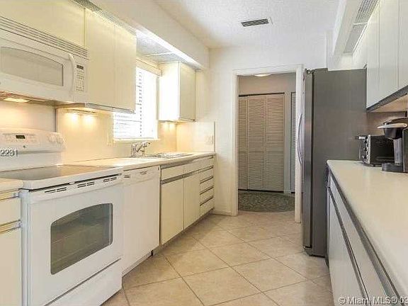 2nd image of 33 Glens Dr W