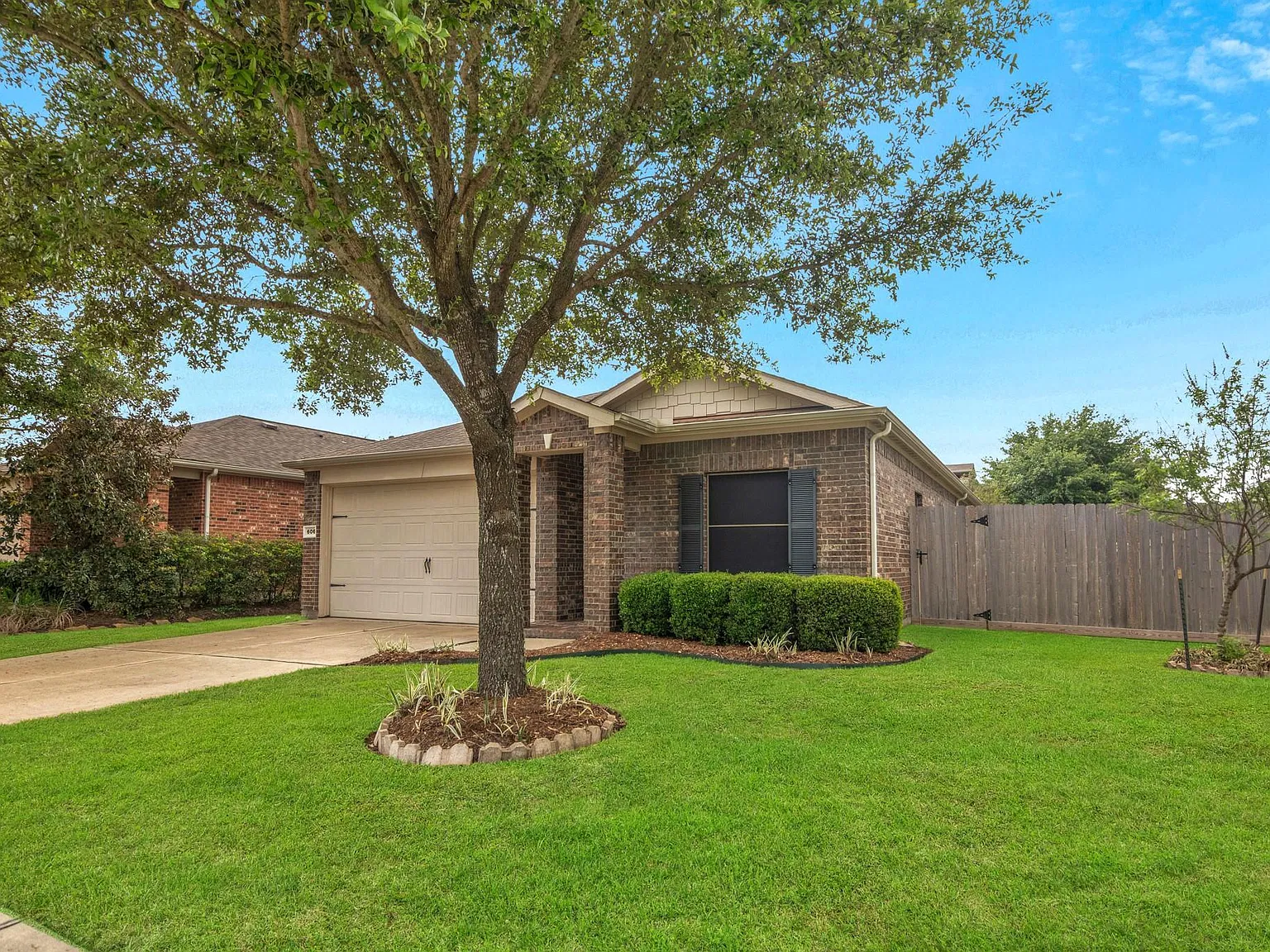 3 bed, 2.0 bath, 1528 sqft, $2,100 — Photo 4