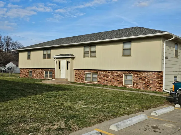 2308 W 7th Ave APT B, Emporia, KS 66801