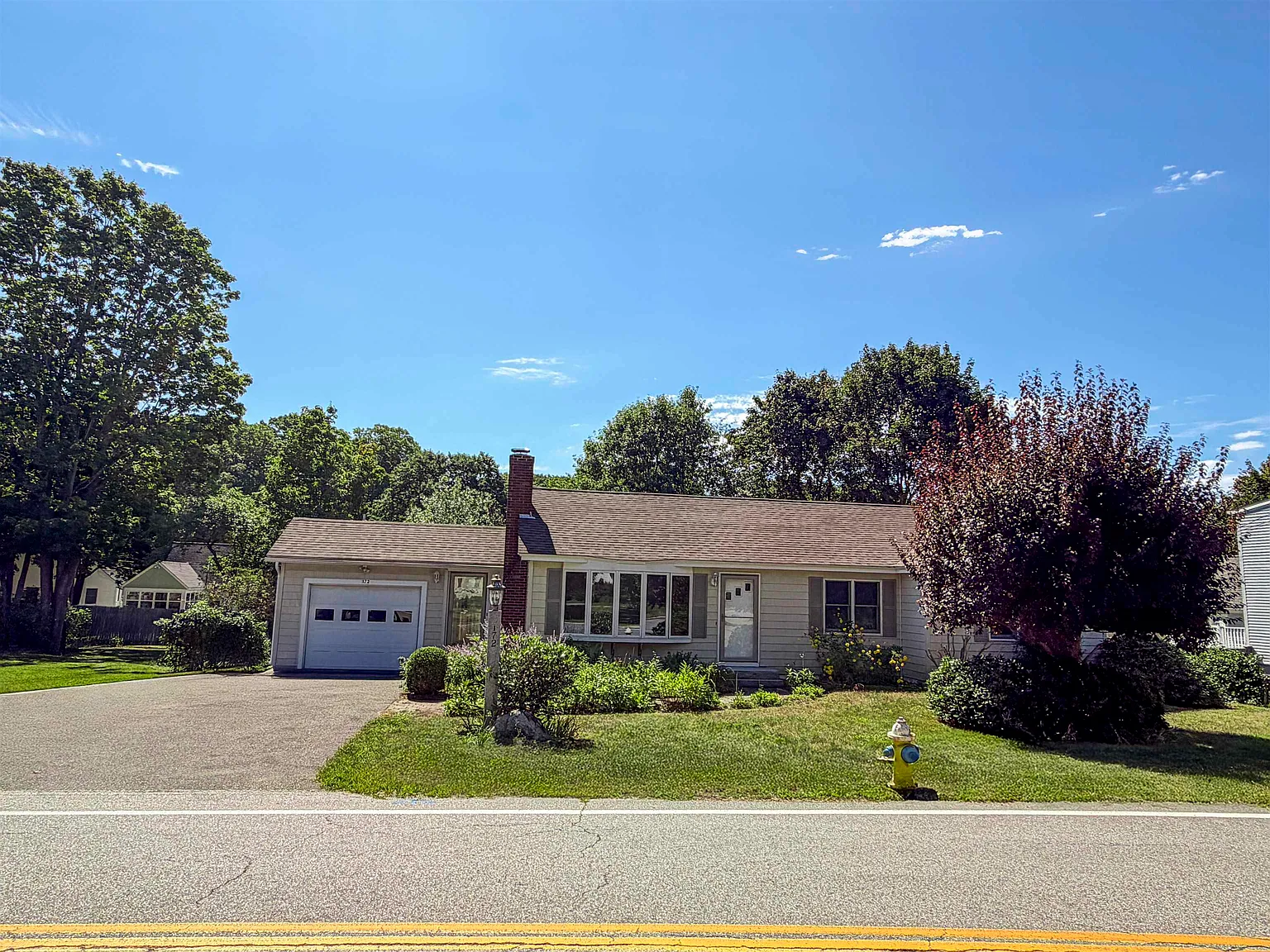 3 bed, 1.0 bath, 1140 sqft, $4,000 — Photo 2