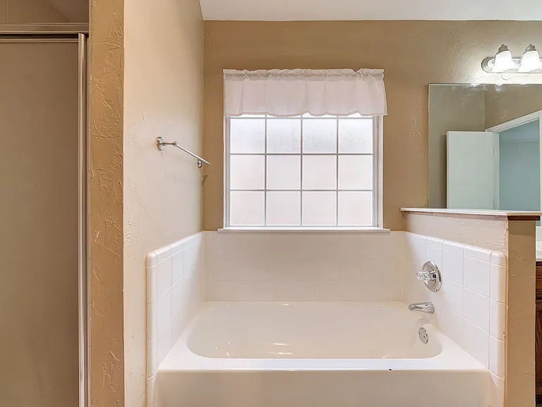 2032 Emerald Brook Ct — Photo 26