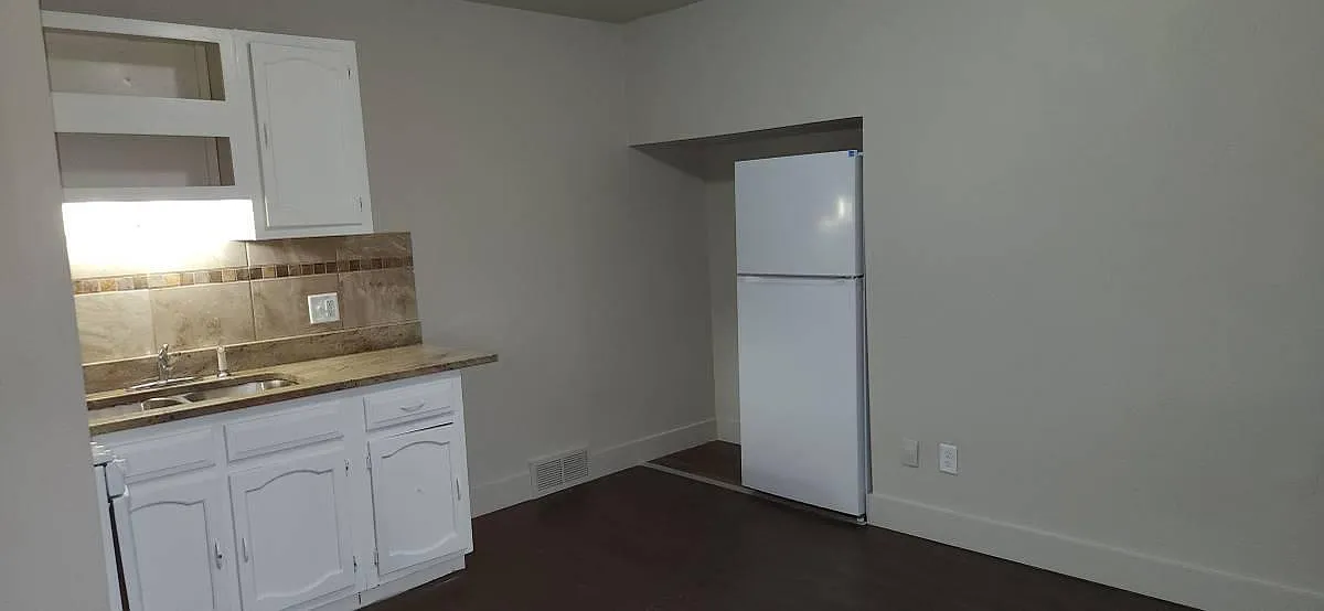 712 Bancroft St — Photo 3
