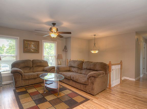3rd image of 633 Stafford Dr