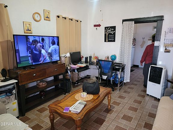 3rd image of 3106 Frutas Ave