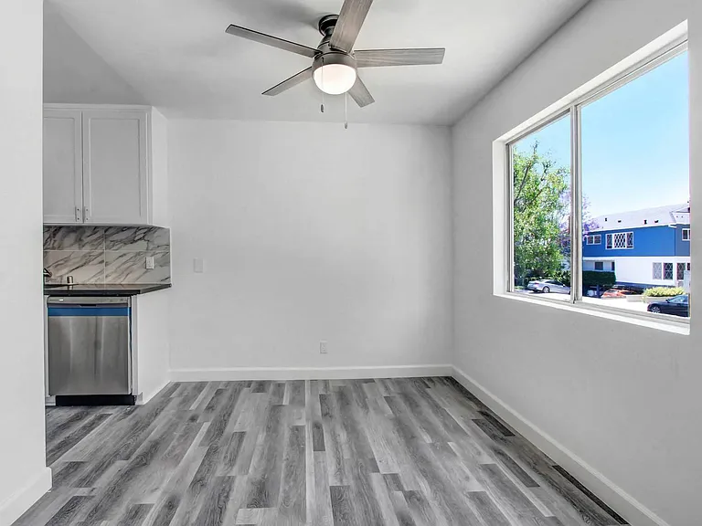 1342 Wellesley Ave — Photo 14