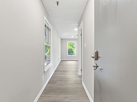 2nd image of 1725 Henry Ave #101