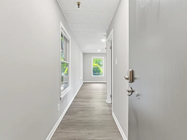 1725 Henry Ave #101 — Photo 2
