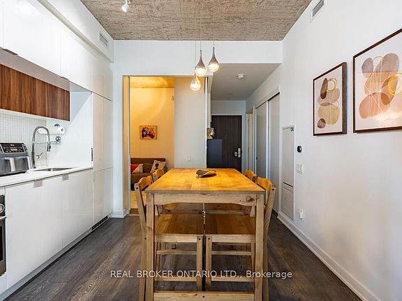 5th image of 185 Roehampton Ave S #1601