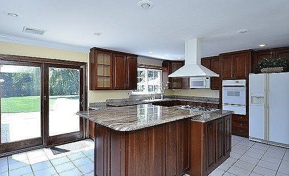 2nd image of 21 Winthrop Dr