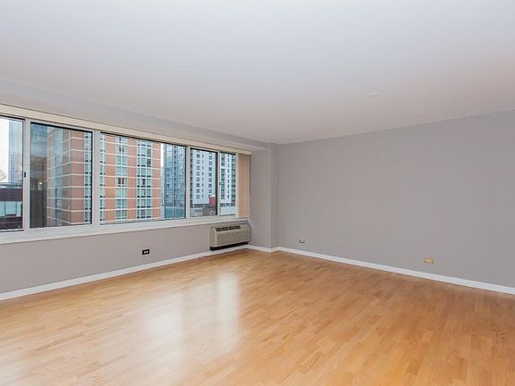 5th image of 211 E Ohio St #1413F