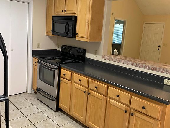 3rd image of 102 Twin Oaks Cv