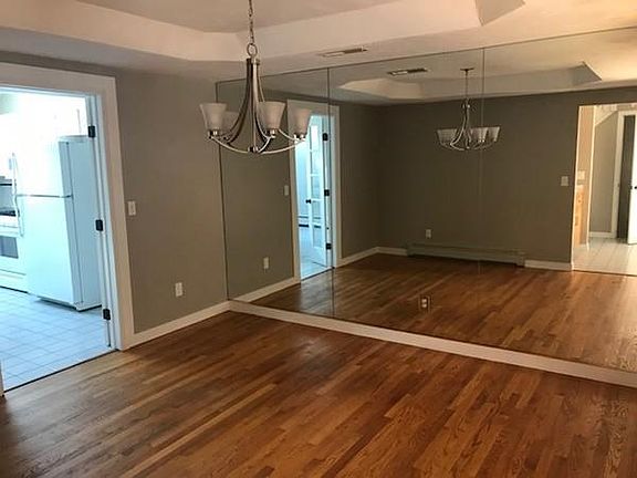 5th image of 6 Applewood Ln #6