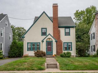 40 Meadowbrook Rd, West Hartford, CT 06107