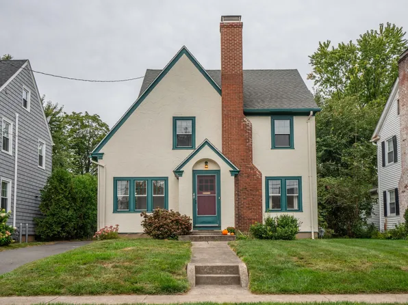 40 Meadowbrook Road, West Hartford, CT 06107