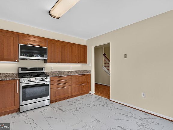 5th image of 7204 Gentian Ct