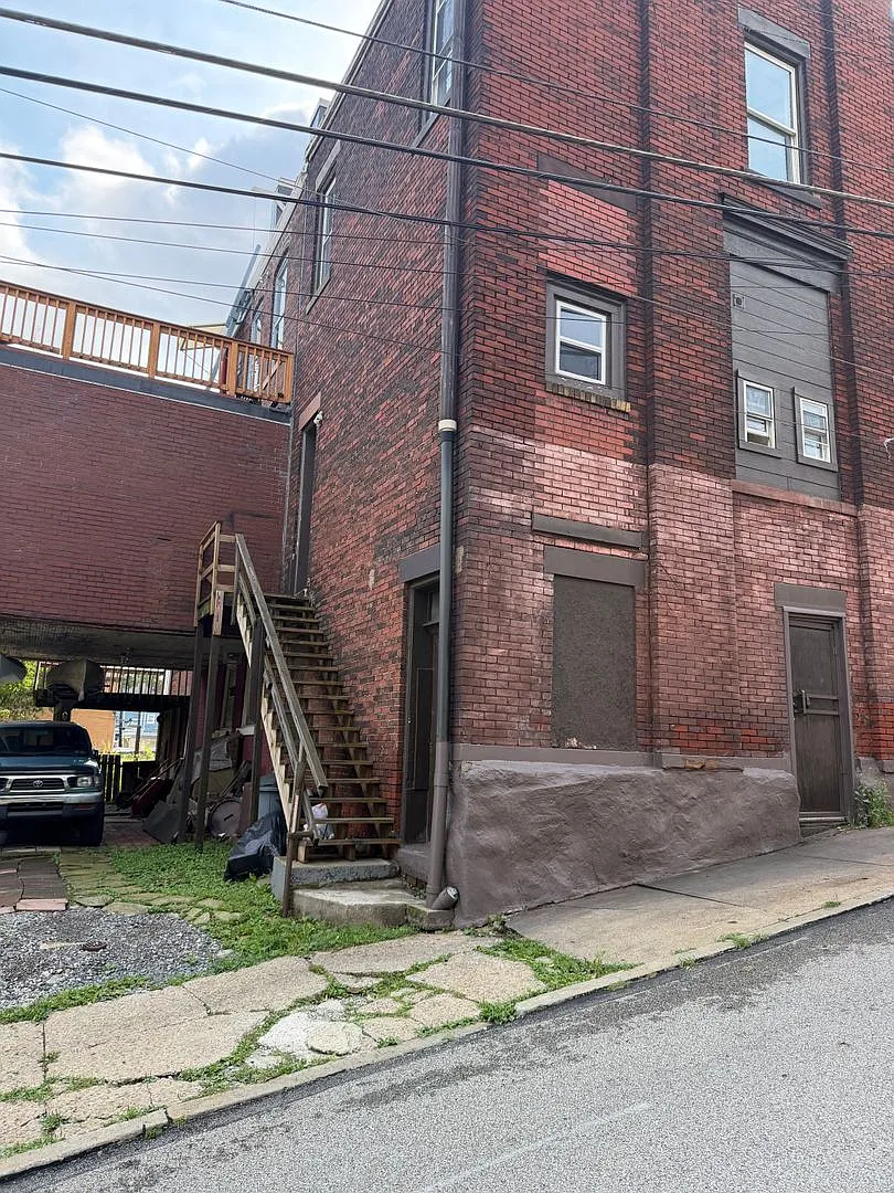 2401 Arlington — Photo 1