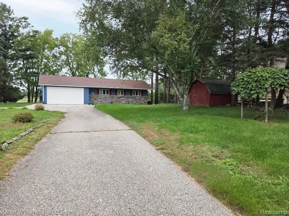 402 Orchard Ridge Dr, Lake Orion, MI 48362