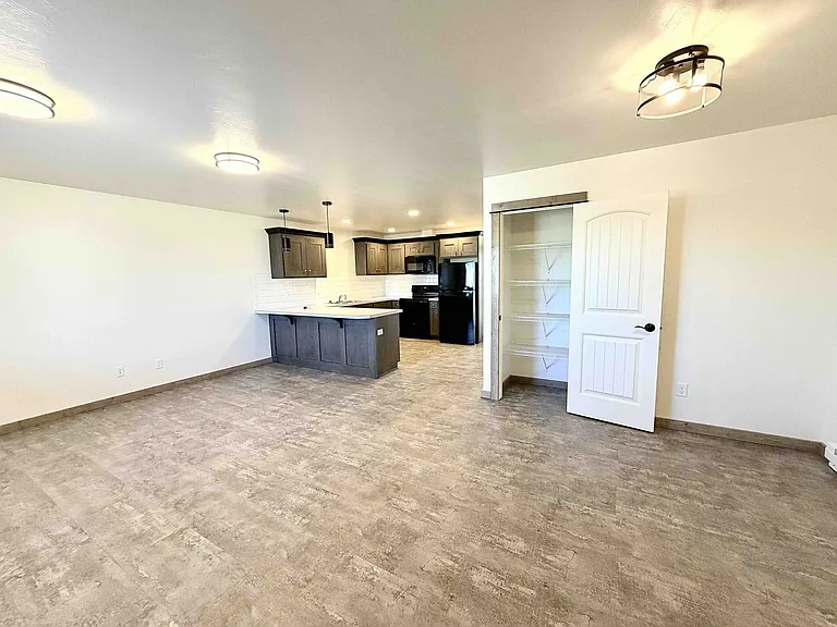 1040 Enterprise Dr #3 — Photo 3