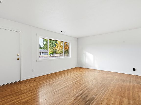 4th image of 12731 NE Clackamas St