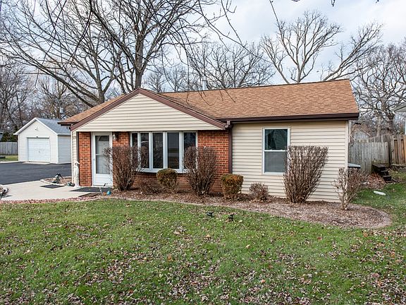 2nd image of 17768 W Iroquois Dr