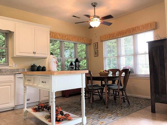 3rd image of 1915 Haworth Cir