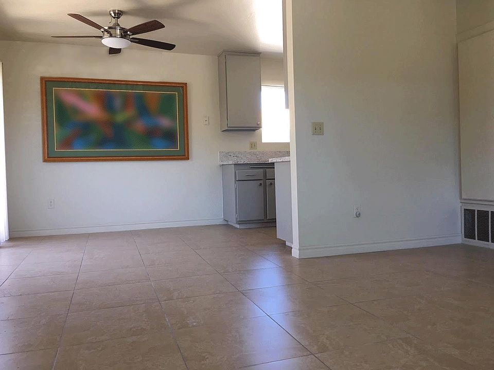 Living area, space to spread out!