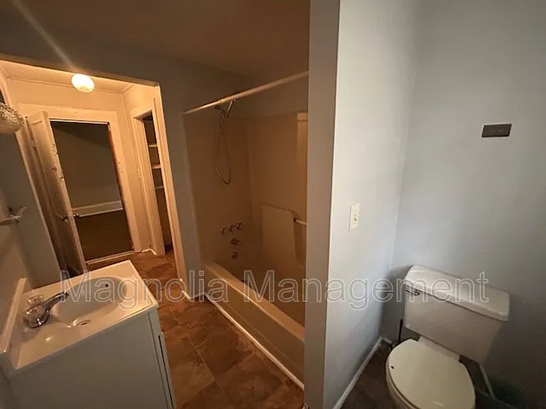 241 Davis St — Photo 8