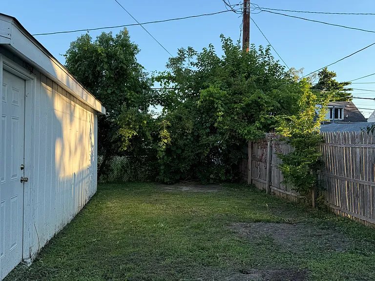 13460 Georgiana Ave — Photo 12