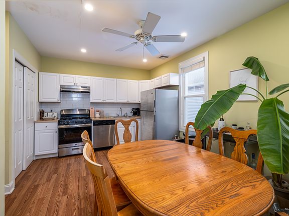 3rd image of 420 W Hudson St Floor 2