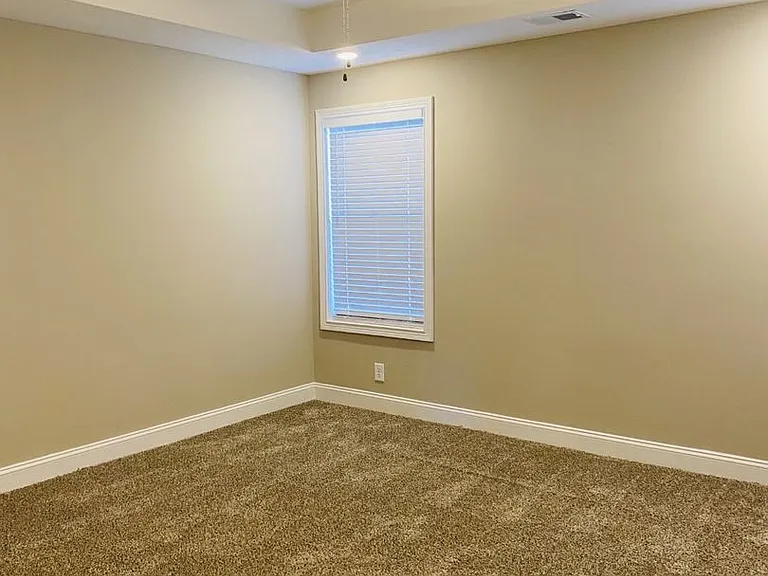 1033 Whitney Dr — Photo 19