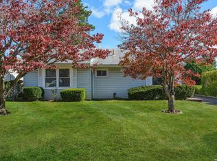 3 Sands Rd, Glen Cove, NY 11542