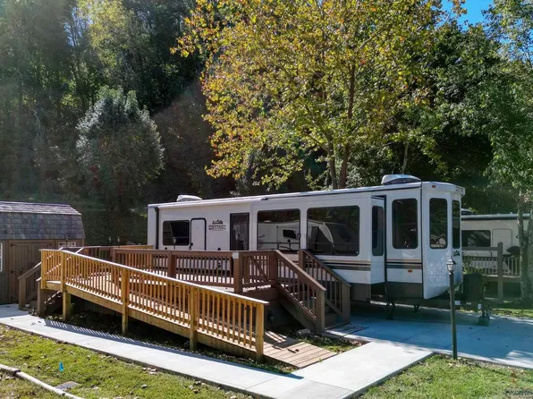 391 Conley Creek Cir, Blairsville, GA 30512