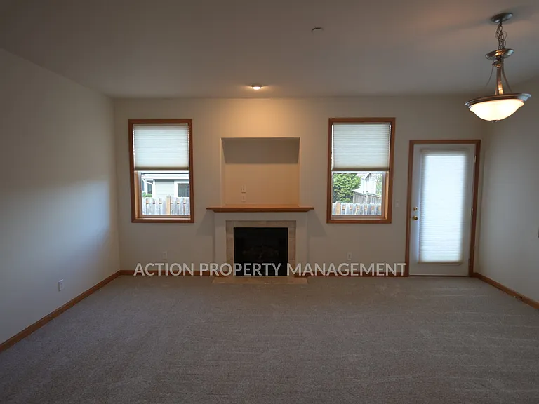 812 E Washington Pl — Photo 12