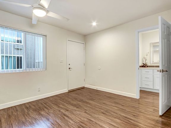 3rd image of 14851 Vanowen St #12