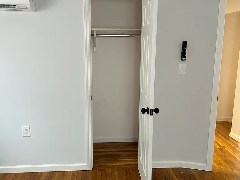 74 Robert St — Photo 8