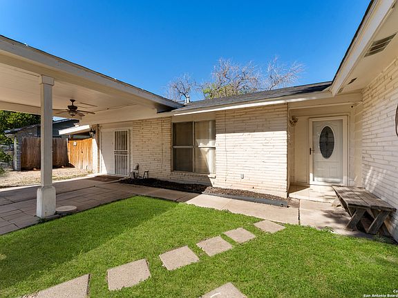 3rd image of 5815 CASTLE BROOK DR