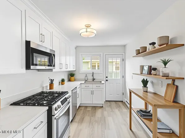 16 Mount Kisco Drive, Toms River, NJ 08753