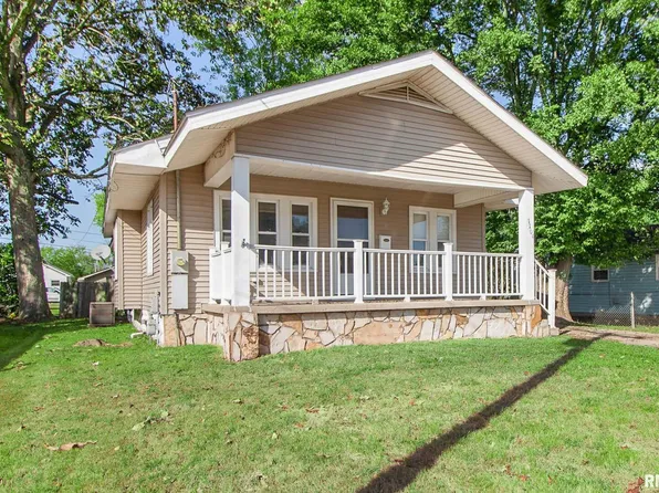 1104 E Reeves St, Marion, IL 62959