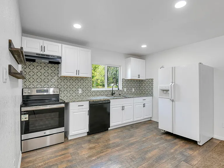 818 N Virginia St — Photo 17