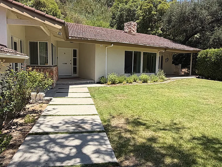 1385 Greenmont Dr — Photo 2