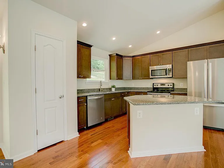 1002 Aquia Dr — Photo 8